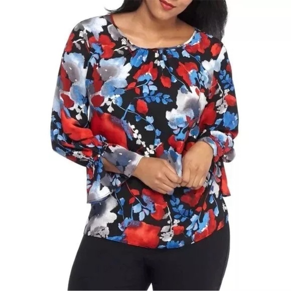 The limited Womens Plus Size 3X Floral Printed Bell Sleeve Blouse 4Th July - Picture 1 of 12